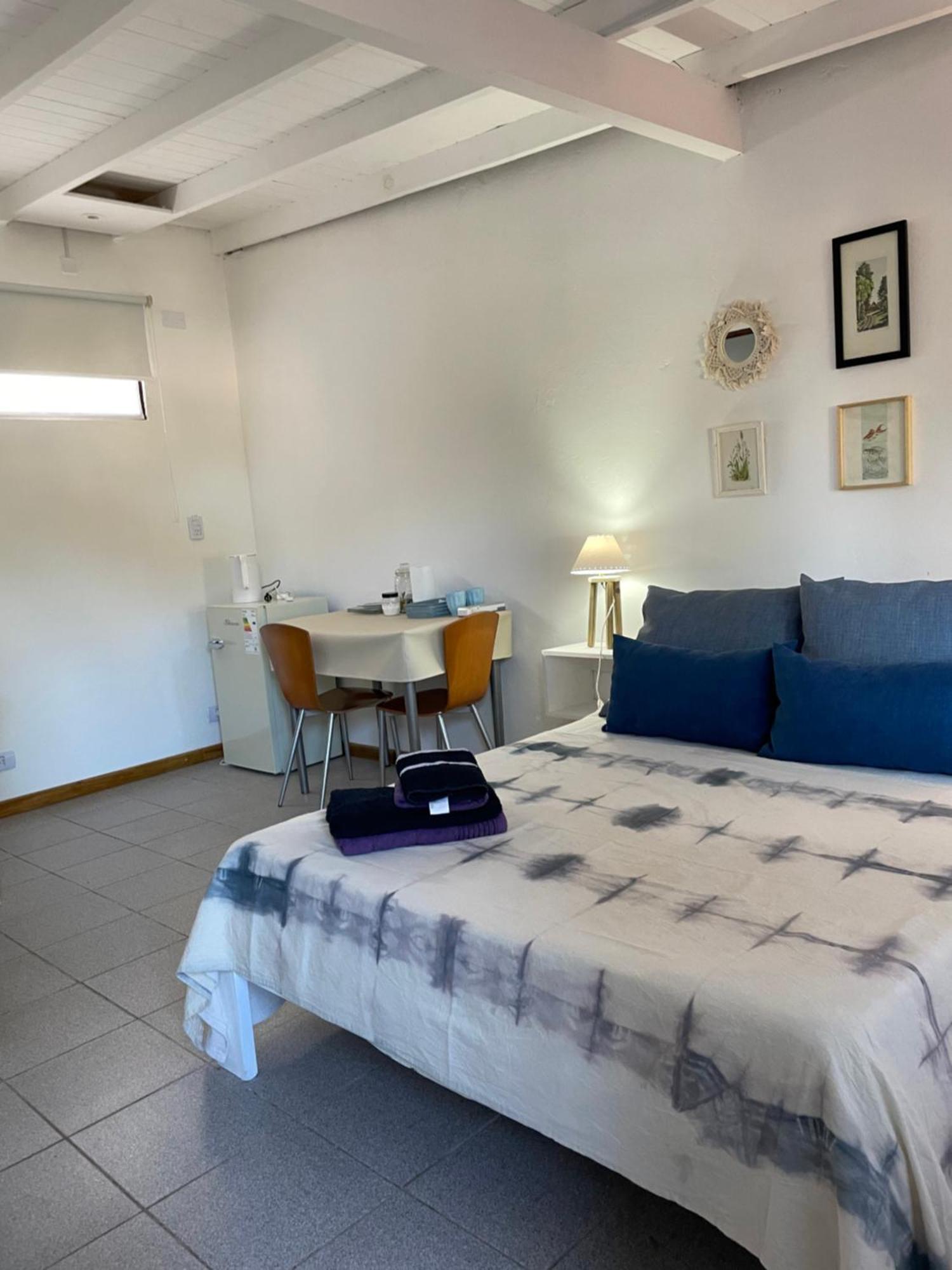 Apartment 2 Personas *
